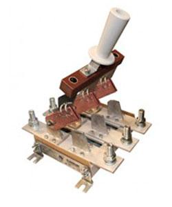 Разъединитель РЕ19-41-31190-00 УХЛ3 1000А 3п на одно направление центральный рычаг для управления штангой IP00 Электротехник ET545866