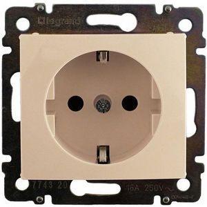Розетка 1-м СП Valena 16А IP21 250В 2P+E защ. шторки безвинт. клеммы сл. кость IEK 774122