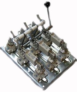 Разъединитель-предохранитель РПБ-4/П УХЛ3 400А боковая смещенная рукоятка правый привод без предохранителей IP00 Электротехник ET519418