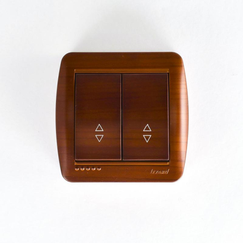 Переключатель проходной 2-кл. ОП Demet 10А IP20 махагон LEZARD 711-0500-106