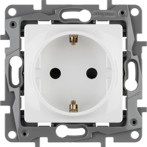 Розетка 1-м СП Etika 16А IP31 250В 2P+E с заземл. защ. шторки немецк. стандарт винт. клеммы механизм бел. Leg 672222