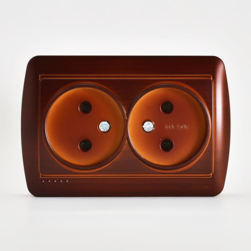 Розетка 2-м ОП Demet 16А IP20 без заземл. закрыт. корпус маун LEZARD 711-0400-128