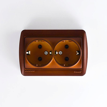 Розетка 2-м ОП Demet 16А IP20 без заземл. закрыт. корпус махагон LEZARD 711-0500-128