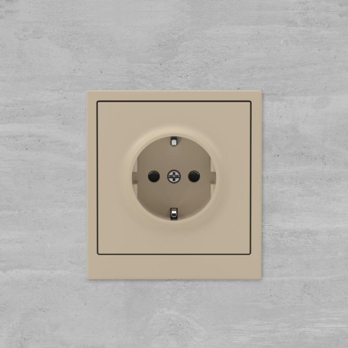 Розетка силовая KANT 2P+E защ. шторки ванильн. марципан DKC 7015003