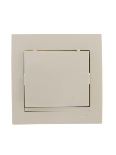 Розетка 1-м СП Deriy 16А IP20 с заземл. с защ. крышкой керамика крем. LEZARD 702-0303-123