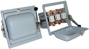 Блок с предохранителем-выключателем БПВ-4У3 400А стальные держатели без ПН2 Электротехник ET515085