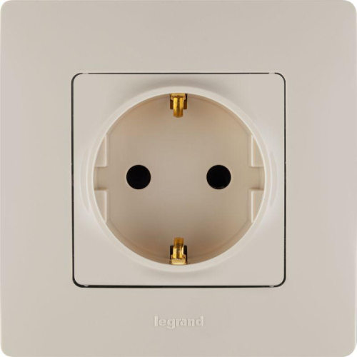 Розетка 1-м СП Etika 16А IP20 250В 2P+E с заземл. немецк. стандарт винт. клеммы механизм сл. кость Leg 672321