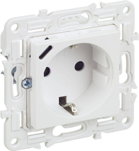 Розетка SKANDY 18Вт 16А с заземл. защ. штроки с USB C SK-R17W арктич. бел. IEK SK-R14-16-U14-018-K01