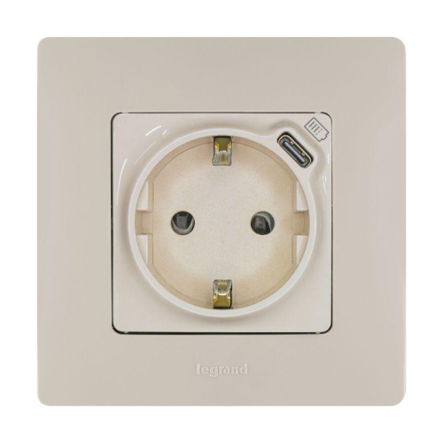 Розетка USB C Etika 16А 250В 1500мА 7.5Вт с заземл. защ. шторки безвинт. зажимы сл. кость IEK 672388