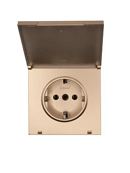 Розетка 1-мест. с/з с крышкой ПБТ СП ZIMA IP20 16А безвинт. зажим зол. LEZARD 704-3688-123BQC