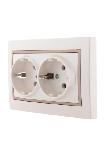 Розетка 2-м СП Mira 16А IP20 с заземл. керамика свет. корич./жемчуж./бел. метал. LEZARD 701-3031-127