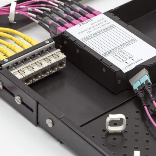 Патч-панель оптическая для установки 4 претерминированых кассет или адаптерных планок 1U черн. DKC RNMTP1U4M