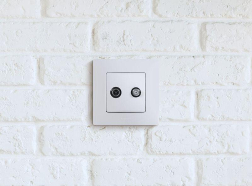 Розетка телевизионная TV/SAT СП Etika двухкабельная механизм бел. IEK 672257