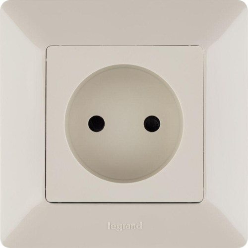 Розетка 1-м СП Valena Life 16А IP20 250В 2P защ. шторки безвинтов. клеммы с лицев. панелью механизм сл. кость Leg 753516