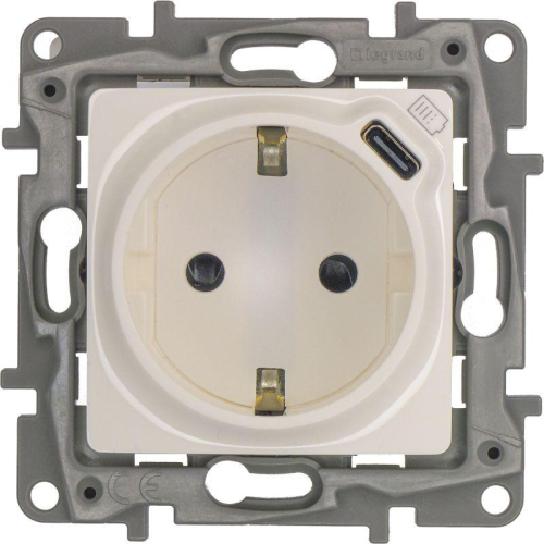 Розетка USB C Etika 16А 250В 1500мА 7.5Вт с заземл. защ. шторки безвинт. зажимы бел. IEK 672288