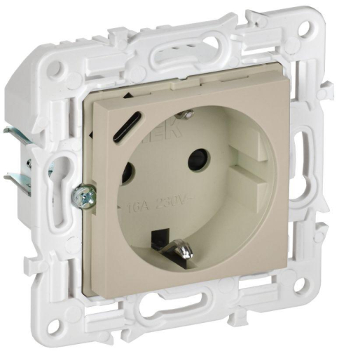 Розетка SKANDY 18Вт 16А с заземл. защ. штроки с USB C SK-R17B беж. IEK SK-R14-16-U14-018-K10
