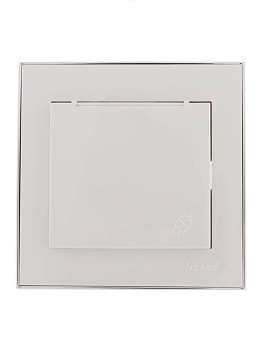 Розетка 1-м СП Rain с заземл. с защ. крышкой керамика с хром. боковой вставкой бел. LEZARD 703-0225-123