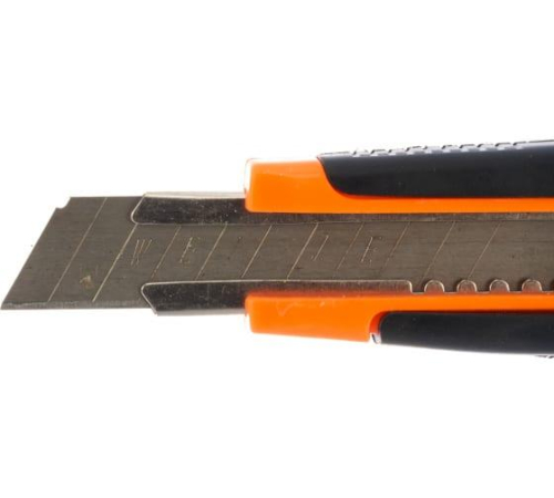 Нож с выдвижным лезвием 18мм двухкомпонентн. корпус винтовой фиксатор Вихрь 73/10/10/3