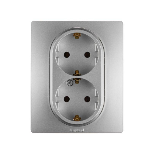 Розетка 2-м СП Etika 16А IP20 250В 2P+E с заземл. немецк. стандарт винт. клеммы в сборе алюм. IEK 672423