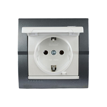 Розетка 1-м СП Deriy с заземл. с защ. крышкой бакелит темн. сер./жемчуж. LEZARD 702-2930-123B