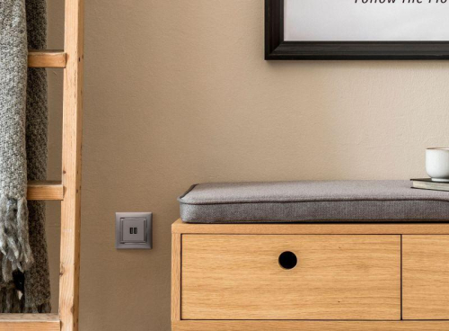 Розетка USB 2-м СП Valena алюм. IEK 770270