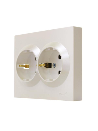 Розетка 2-м СП VESNA с заземл. со шторками ПБТ жемчужно-бел. перламутр LEZARD 742-3000-178B