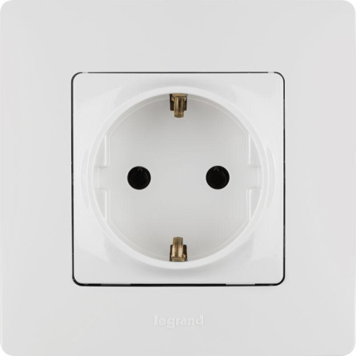 Розетка 1-м СП Etika 16А IP20 250В 2P+E с заземл. немецк. стандарт винт. клеммы механизм бел. Leg 672221