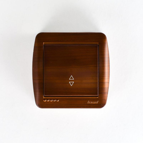 Переключатель проходной 1-кл. ОП Demet 10А IP20 махагон LEZARD 711-0500-105